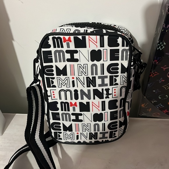 Disney Minnie Mouse Crossbody Bag NWT - Picture 3 of 3